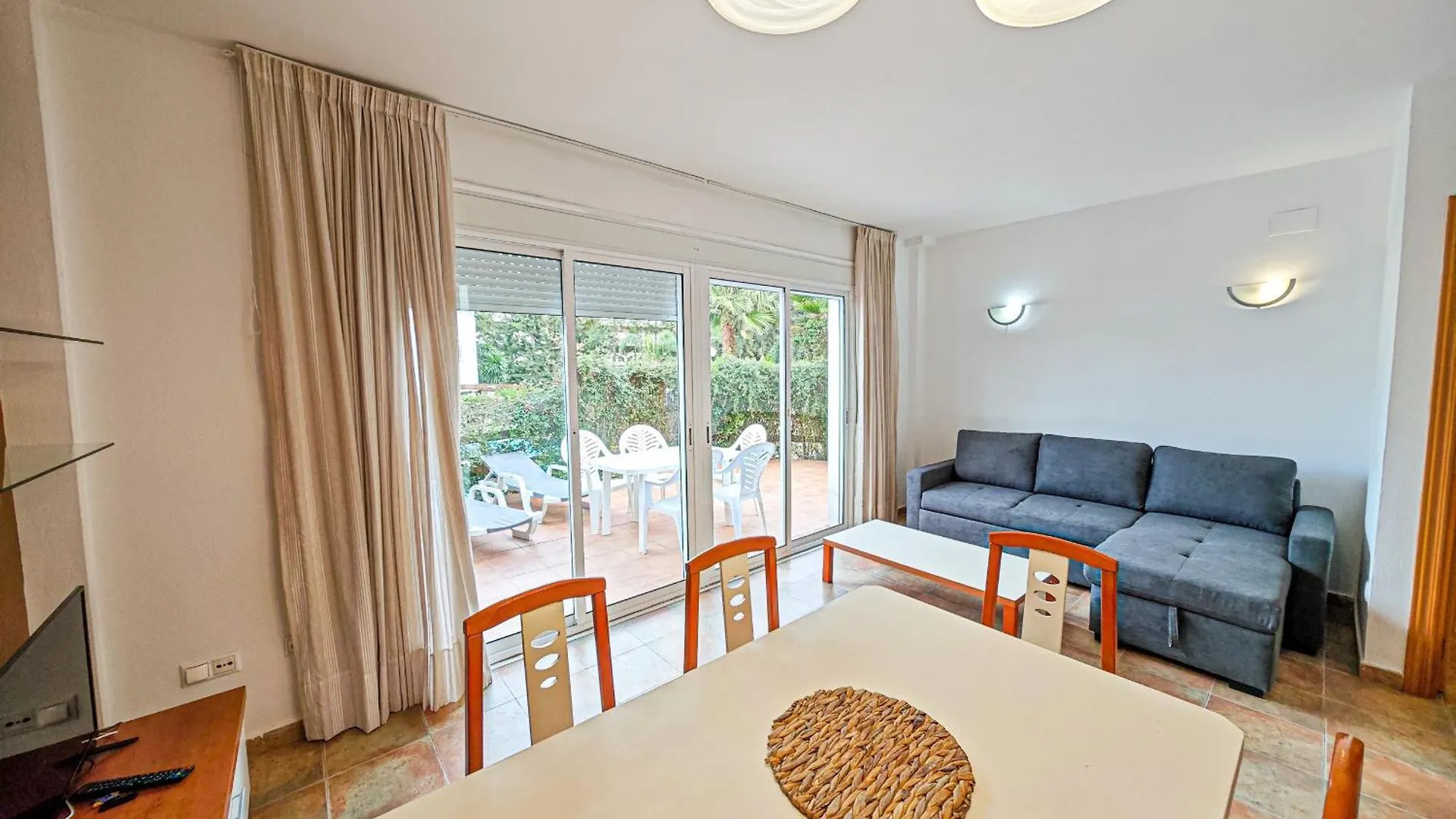 Litoral Costa Dorada - Las Cumbres Only Families سالو بيت للعطل